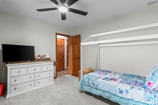 148 PARKWAY Drive, Chatham, IL 62629
