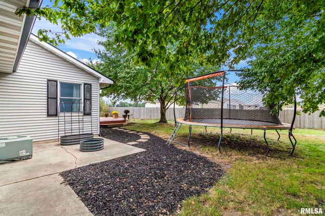 148 PARKWAY Drive, Chatham, IL 62629