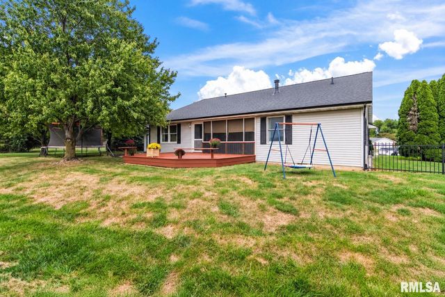 148 PARKWAY Drive, Chatham, IL 62629