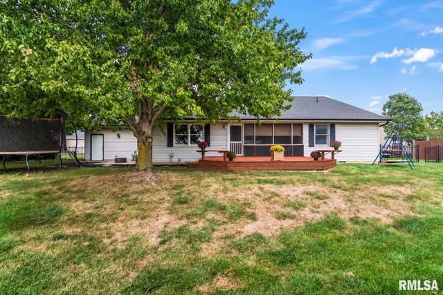 148 PARKWAY Drive, Chatham, IL 62629