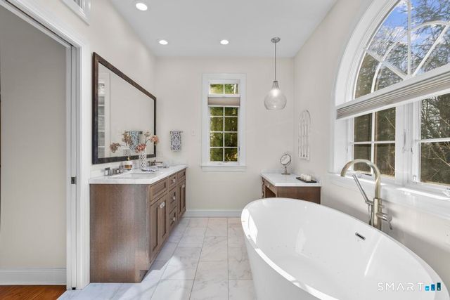 14 Cleft Rock Road, Woodbridge, CT 06525