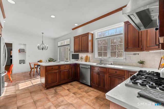 14 Cleft Rock Road, Woodbridge, CT 06525