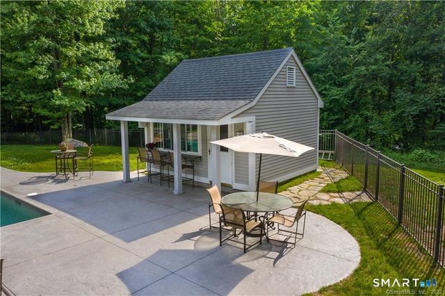 14 Cleft Rock Road, Woodbridge, CT 06525