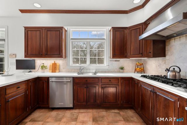 14 Cleft Rock Road, Woodbridge, CT 06525