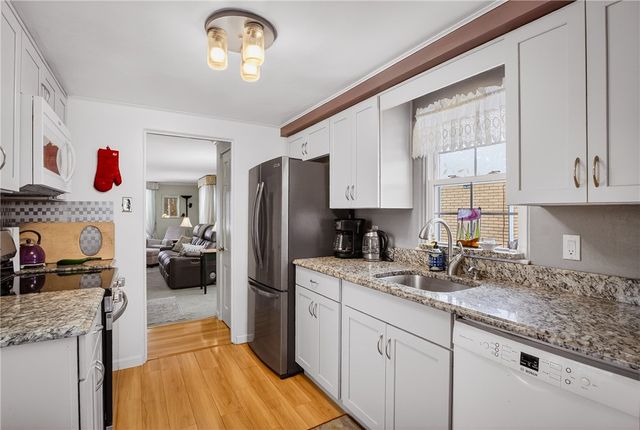 4241 Greenridge Rd, Castle Shannon, PA 15234