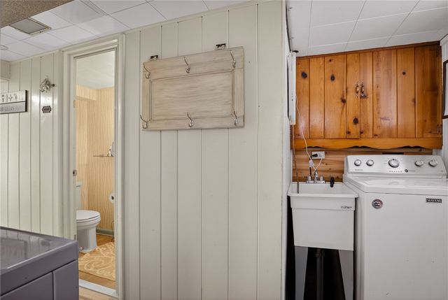 4241 Greenridge Rd, Castle Shannon, PA 15234