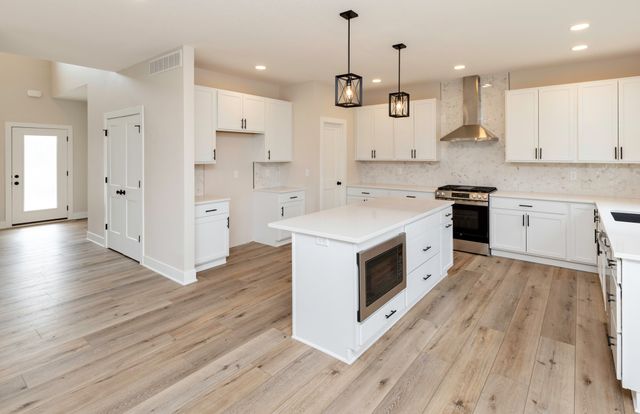 4726 Hillsdale Drive, Urbandale, IA 50322