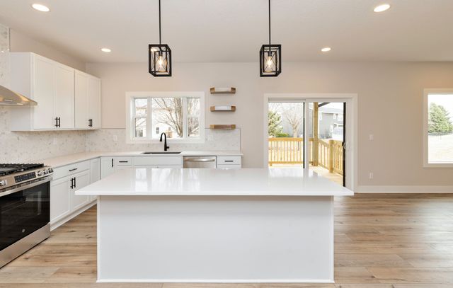 4726 Hillsdale Drive, Urbandale, IA 50322