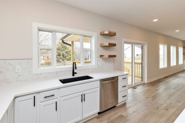 4726 Hillsdale Drive, Urbandale, IA 50322