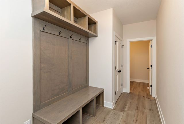 4726 Hillsdale Drive, Urbandale, IA 50322