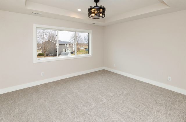 4726 Hillsdale Drive, Urbandale, IA 50322