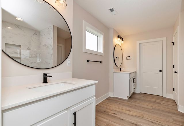 4726 Hillsdale Drive, Urbandale, IA 50322