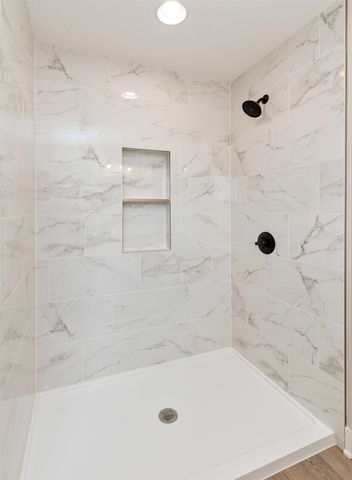 4726 Hillsdale Drive, Urbandale, IA 50322