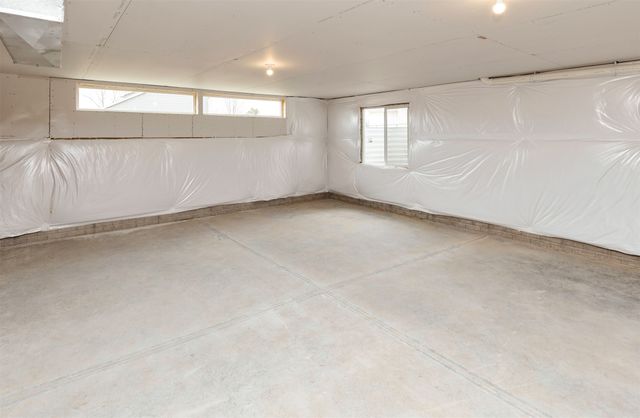 4726 Hillsdale Drive, Urbandale, IA 50322