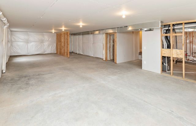 4726 Hillsdale Drive, Urbandale, IA 50322