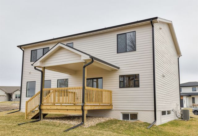 4726 Hillsdale Drive, Urbandale, IA 50322