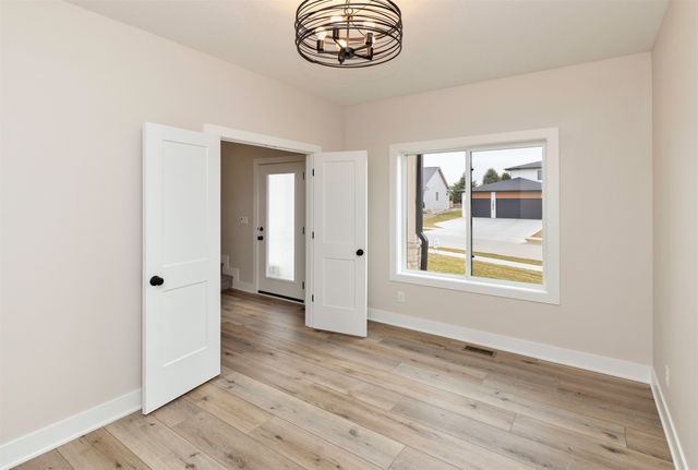 4726 Hillsdale Drive, Urbandale, IA 50322