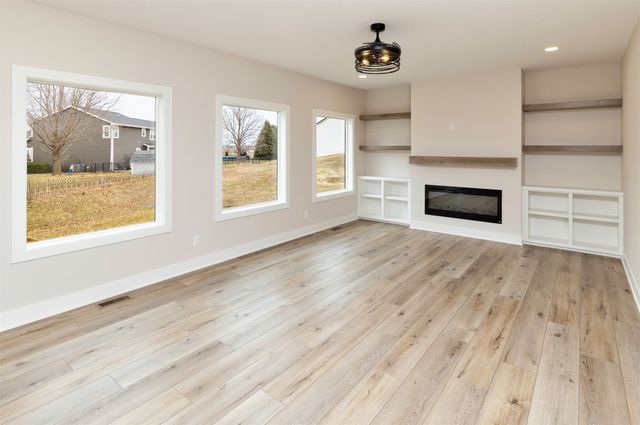 4726 Hillsdale Drive, Urbandale, IA 50322