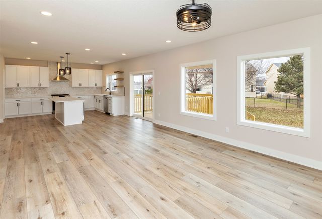 4726 Hillsdale Drive, Urbandale, IA 50322