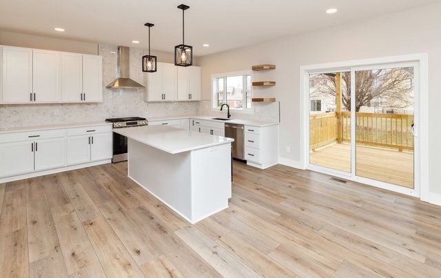 4726 Hillsdale Drive, Urbandale, IA 50322