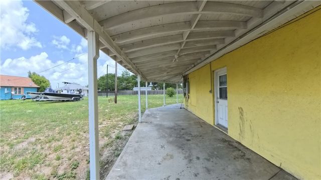 219 7th St S A, Aransas Pass, TX 78336