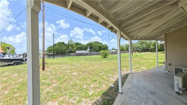219 7th St S A, Aransas Pass, TX 78336