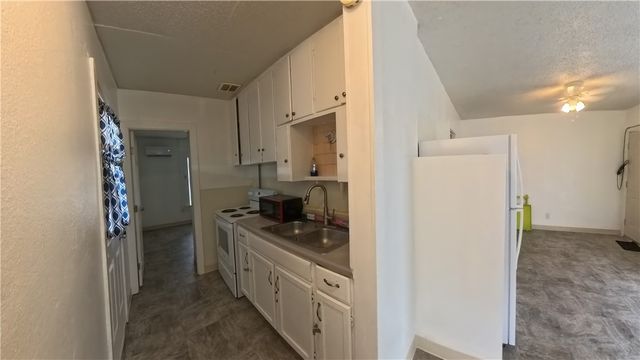 219 7th St S A, Aransas Pass, TX 78336