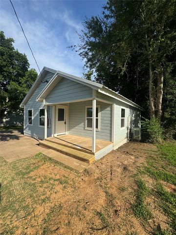 606 W Wolfe Street, Grand Saline, TX 75140