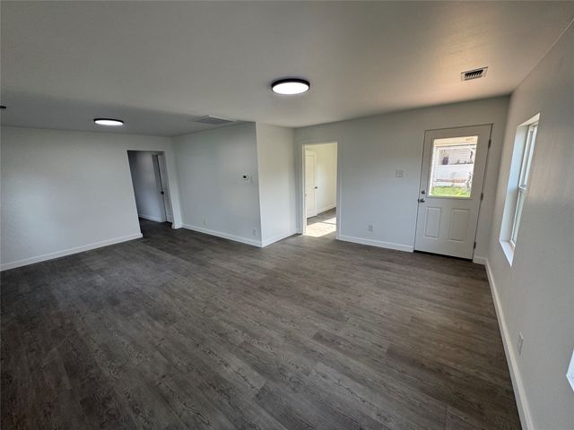 606 W Wolfe Street, Grand Saline, TX 75140