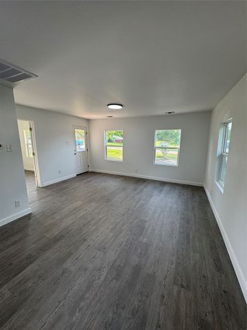 606 W Wolfe Street, Grand Saline, TX 75140