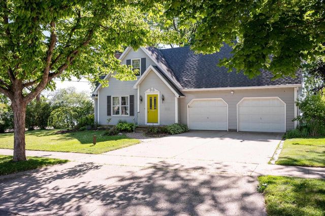 604 Lake Shore Drive, Beaver Dam, WI 53916