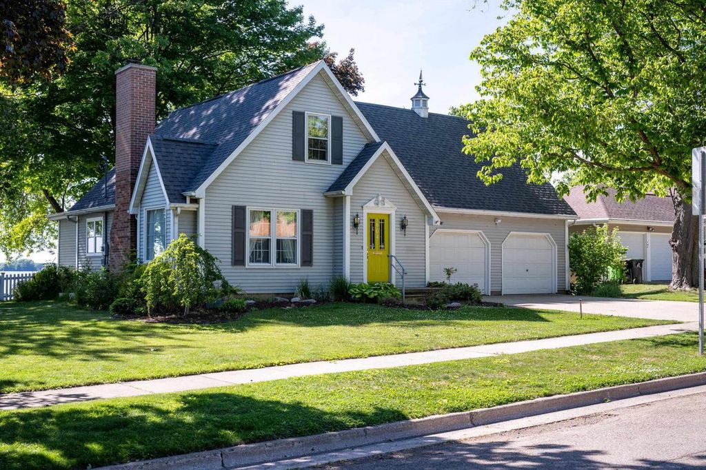 604 Lake Shore Drive, Beaver Dam, WI 53916