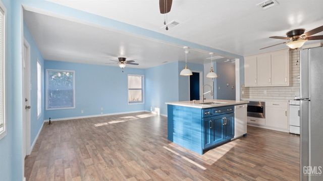 1700 Esther Drive, Bakersfield, CA 93308