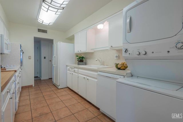 504 Cherry Hills Drive, Bakersfield, CA 93309