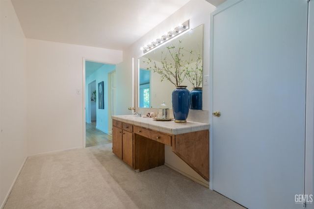 504 Cherry Hills Drive, Bakersfield, CA 93309