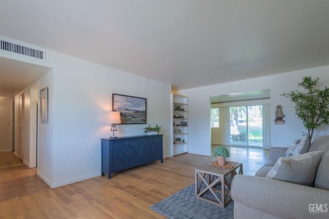 504 Cherry Hills Drive, Bakersfield, CA 93309