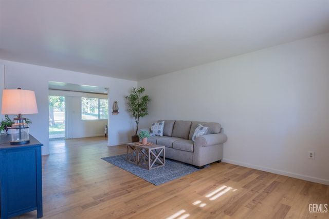 504 Cherry Hills Drive, Bakersfield, CA 93309