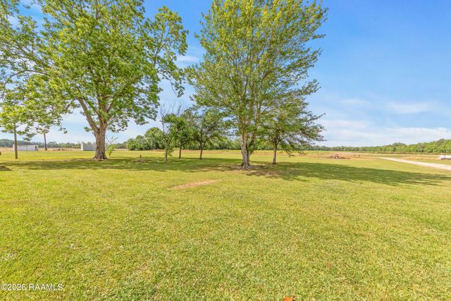 1554 Declouet Highway, Breaux Bridge, LA 70517