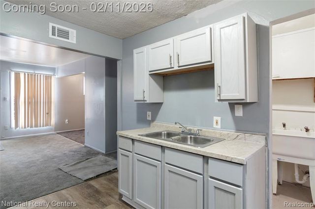 13525 Evergreen Road, Detroit, MI 48223