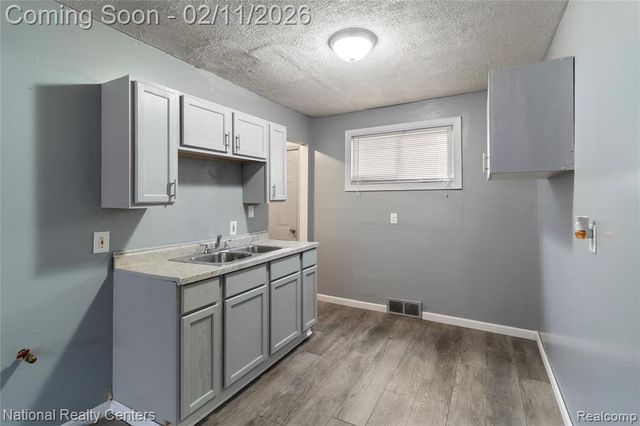 13525 Evergreen Road, Detroit, MI 48223