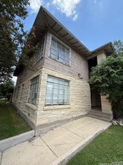2055 W Summit Ave Apt A, San Antonio, TX 78201