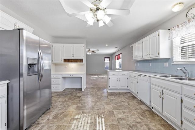 616 Twilight Drive, Raymore, MO 64012