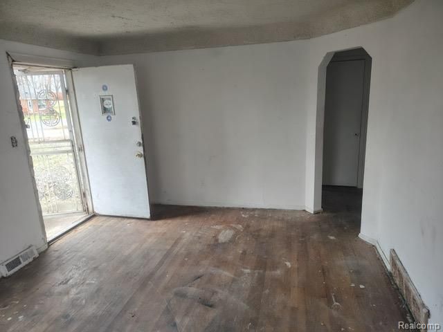 6299 Hunt Street, Romulus, MI 48174