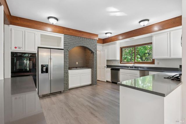 11910 Graton Rd, Sebastopol, CA 95472