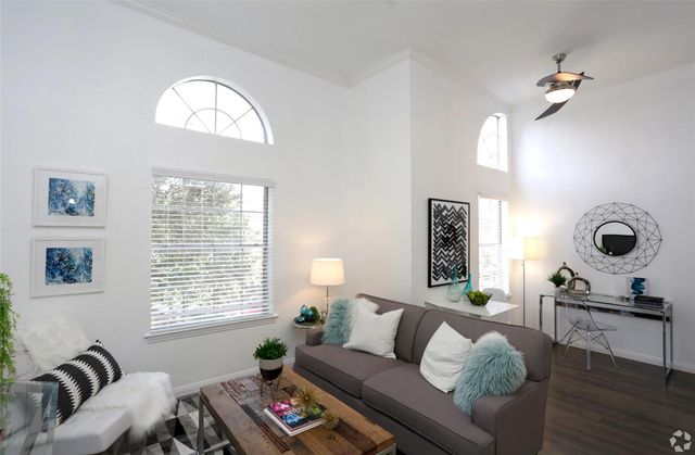 402 E 30th ST 304, Austin, TX 78705