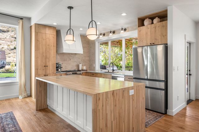 20222 E 10 Ct, Spokane Valley, WA 99016