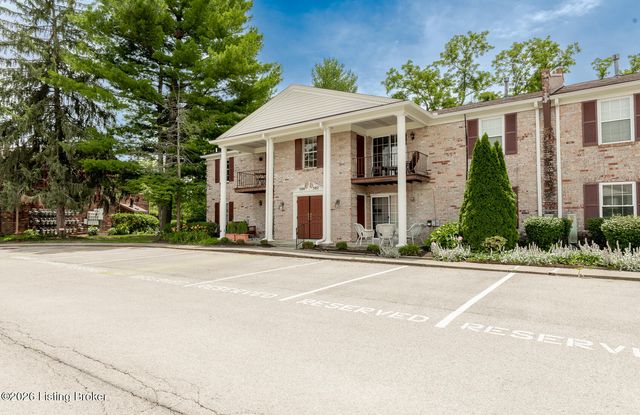 506 Logsdon Ct, Douglass Hills, KY 40243