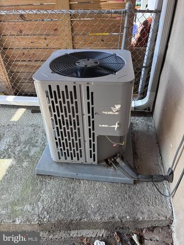 4218 EDGEHILL AVE, Baltimore, MD 21211