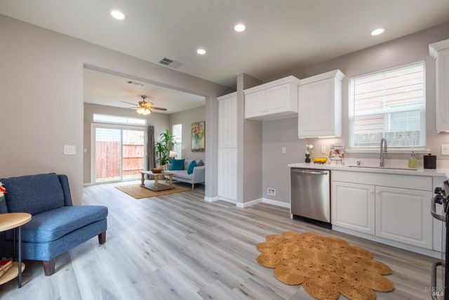 1018 Freedom Dr, Suisun City, CA 94585