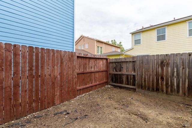 1018 Freedom Dr, Suisun City, CA 94585